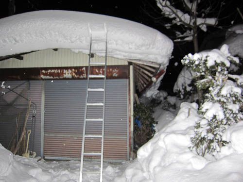 夜の雪おろしは結構楽しいが・・・