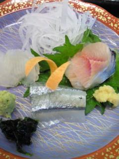 ★味よし「春ですねー!旬の魚のお造りです」