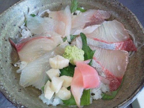 ★味よし「海鮮丼もいかがですか?」