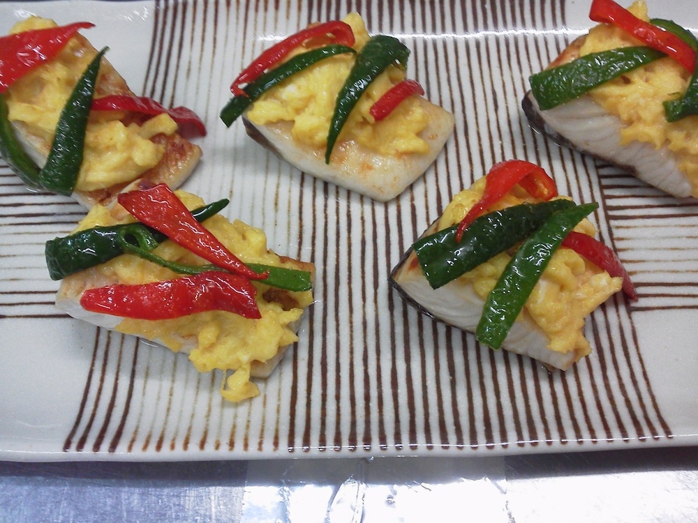 ★味よし「盛り込みのお料理も・・・♪」