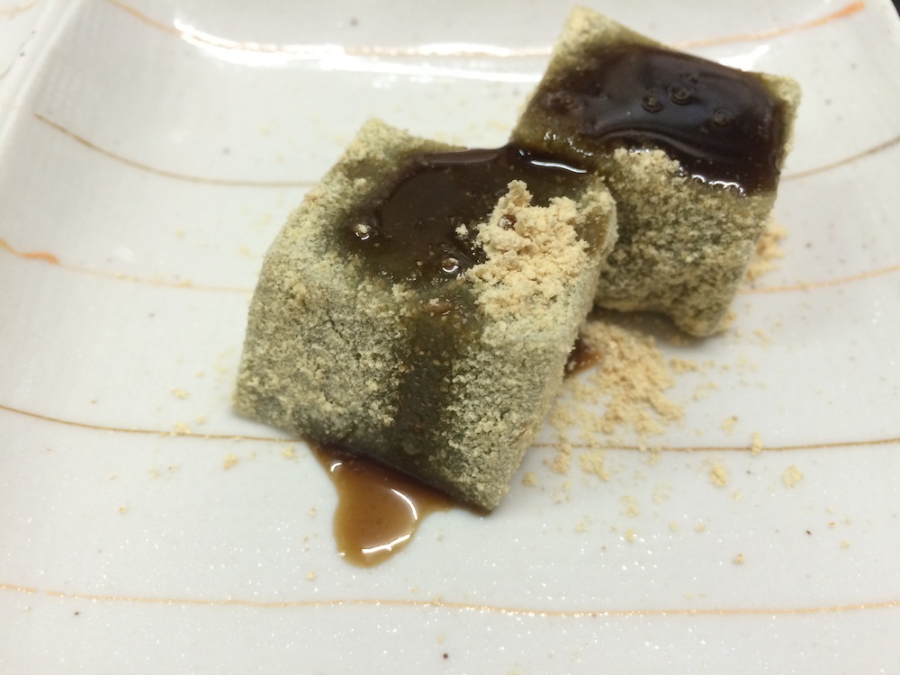 ★板長の手作り!人気の「抹茶のくず餅」です♪