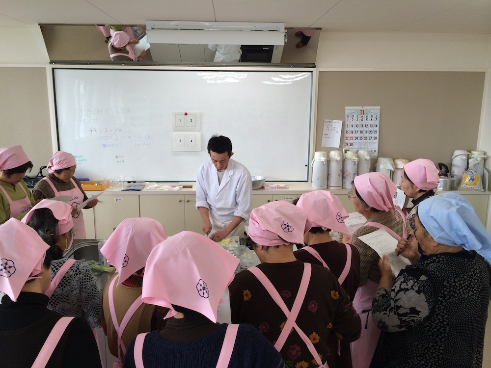 ☆味よし「皆さんに見つめられて??」