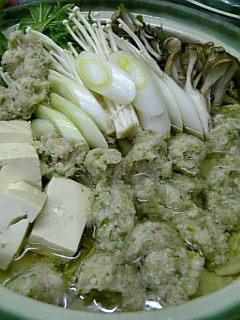 ☆味よし「フワフワ～な食感♪の・・・鶏だんご鍋です！」
