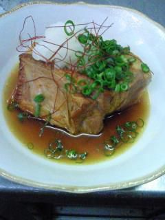 ★味よし「豚キムチ炒めと豚の角煮です！」