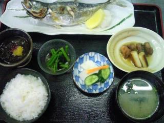 ★味よし「定食だけでもOKですよ。焼魚定食です」