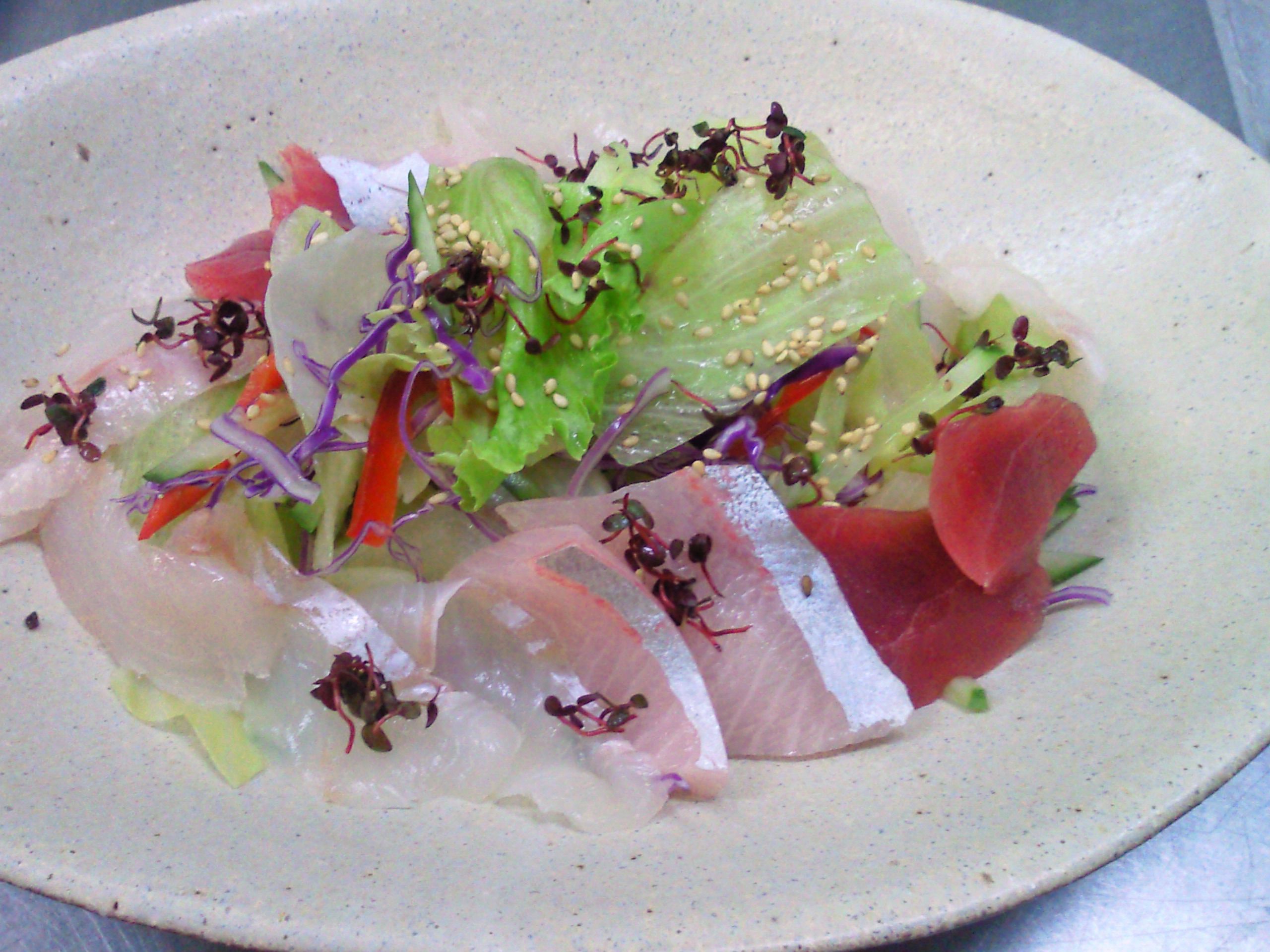 ★味よし「海鮮サラダ！？いかがですか？」