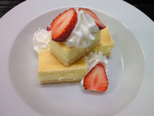 ★味よし「出た！！おNEWのデザート！チーズケーキです！」