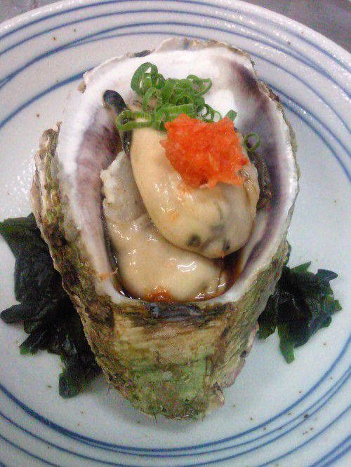 ★味よし「夏の旬！！岩牡蠣（かき）入ってます！！」