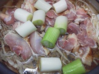 ★味よし「鶏肉とゴボウのお鍋です♪」