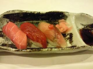 ★味よし「お寿司のサービスが好評です」