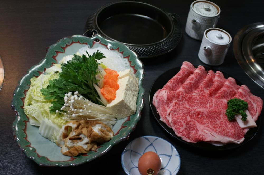 ８月は山形牛の月　焼肉・すき焼き・しゃぶしゃぶ　最高です！