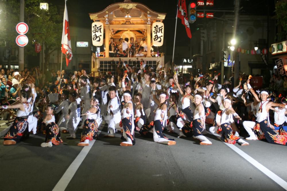 本日、新町徳内町内運行の為、午後５時よりの営業となります、肉料理あんどう