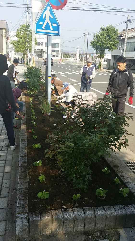 村山駅前の花壇に今年も植栽