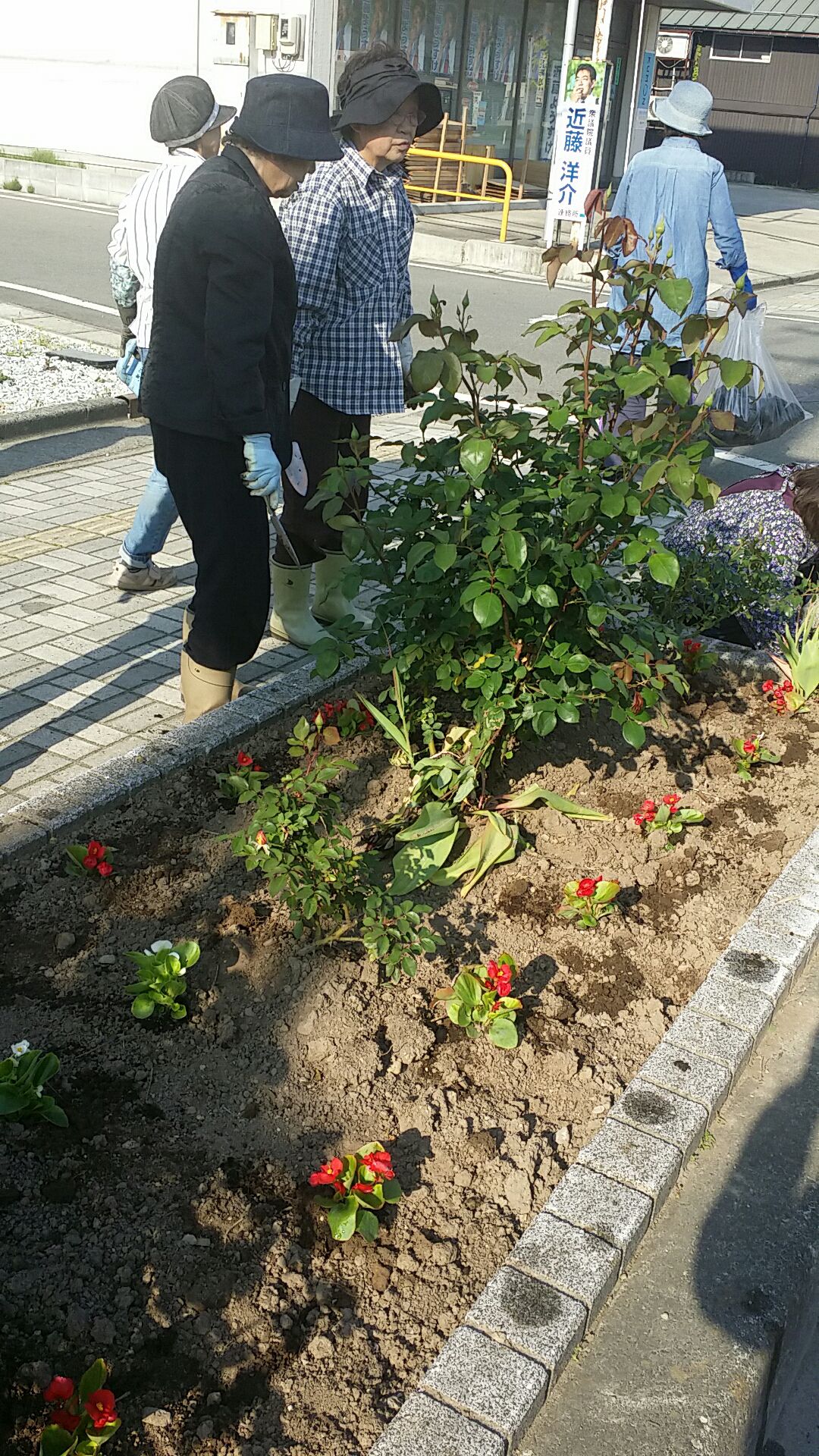 村山駅前花壇植栽