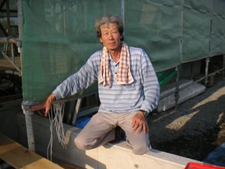 梁の見える家　大工さんと休憩