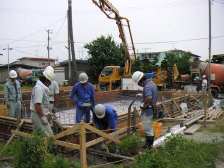 梁の見える家　コンクリートの打設（だせつ）立会い