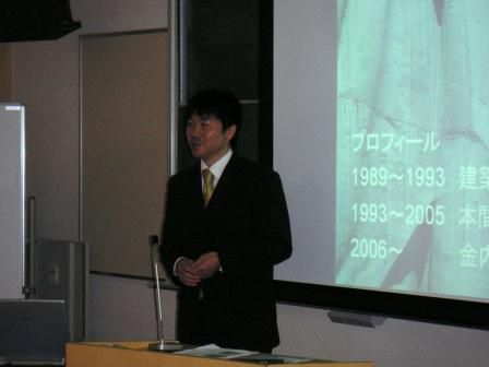 母校で講演