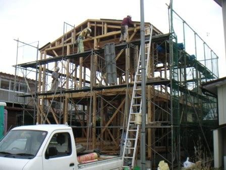 三角屋根の家　建て方完了