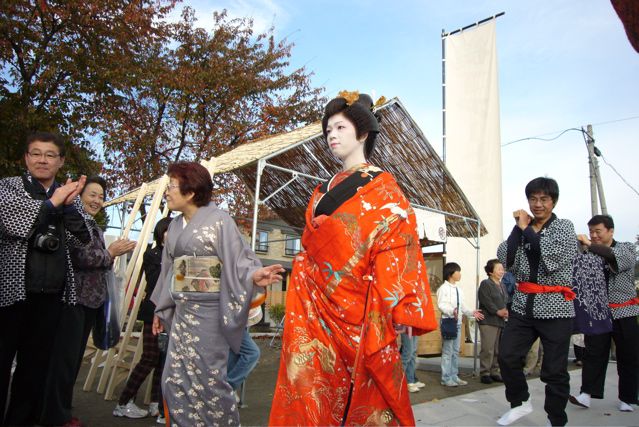 今年の横丁アート、無事に終了しました！　むがさり（花嫁行列）の様子です