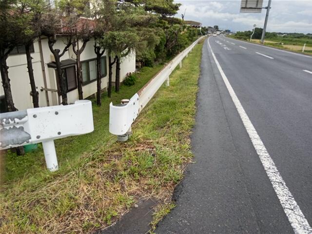 道路沿いをきれいに草刈り