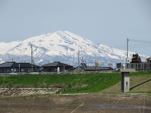 今日は鳥海山が近く見える