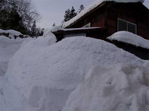 軒まで雪