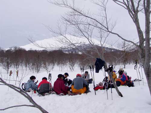 湯殿山を眺めながら　昼食