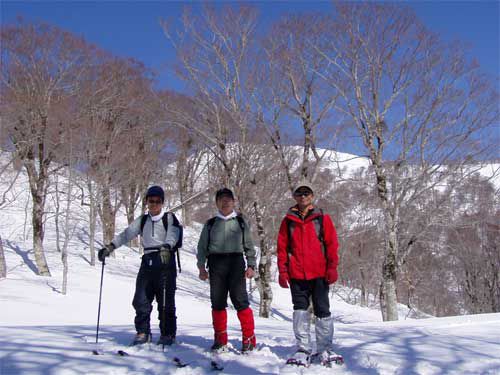 湯殿山山麓で