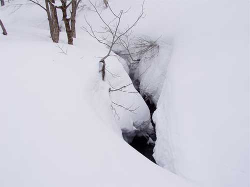 湯殿山へ