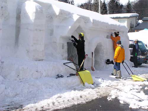 雪旅籠造り２日目