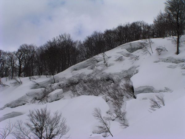 尾根と雪屁