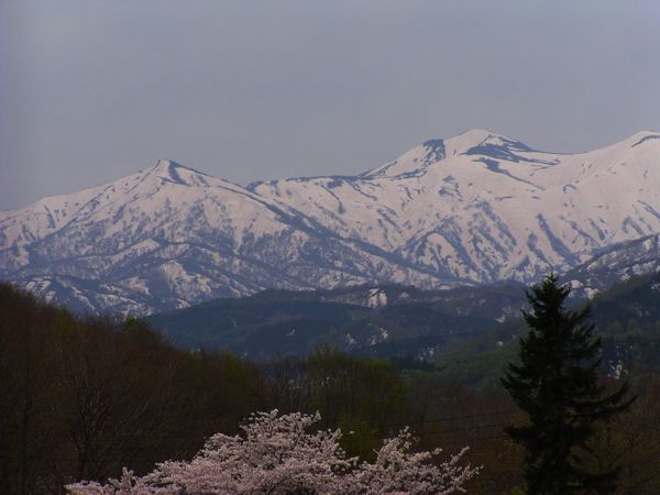 弓張平より朝日連峰