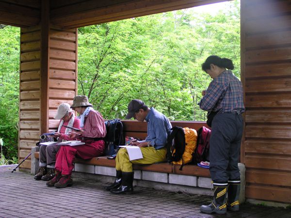 東屋で