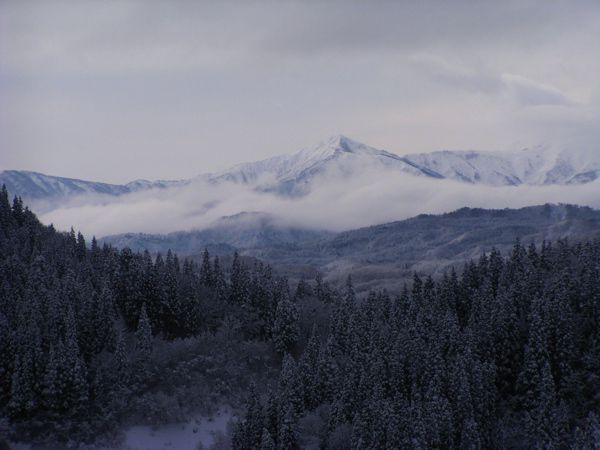 冬の朝日連峰