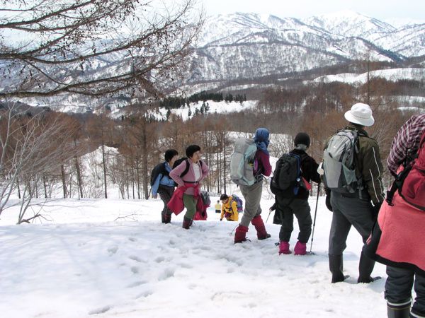 つぼ足で