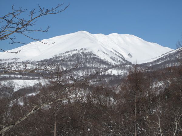 湯殿山を眺めながら
