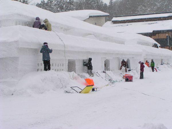 雪旅篭作り