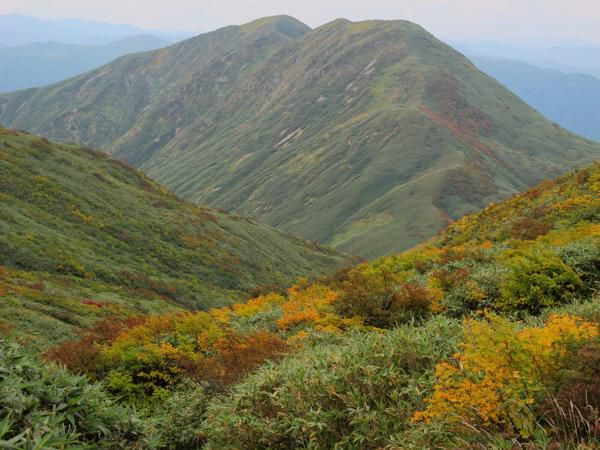 日射しなく湯殿山