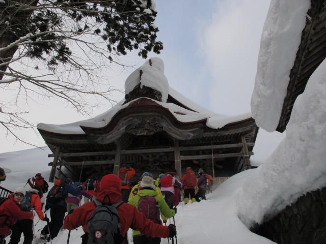 湯殿山日月寺正門