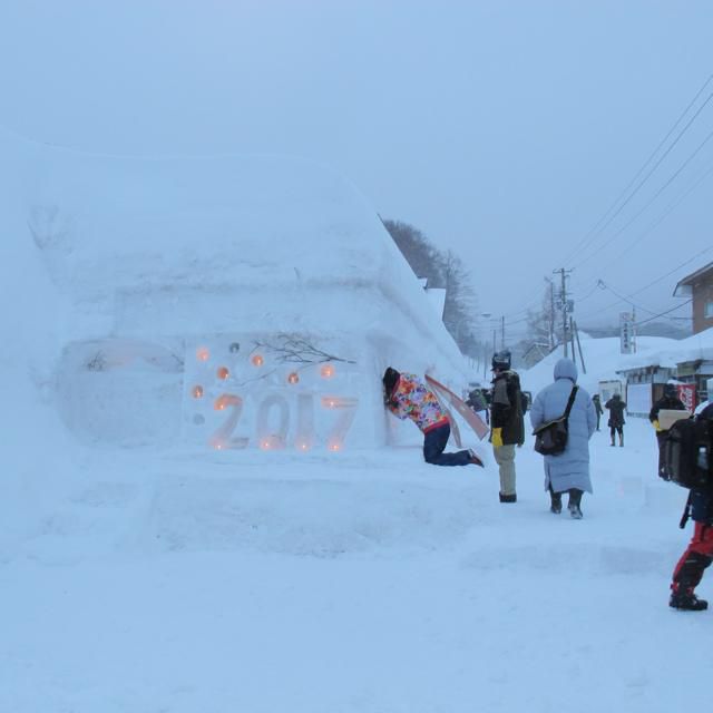 雪旅籠の灯り点灯