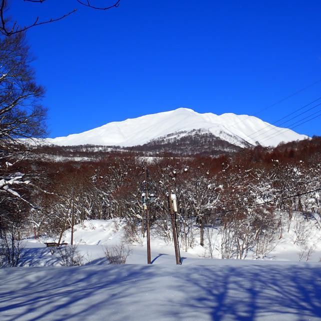 月山荘跡地から