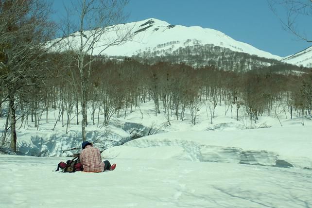 湯殿山と対峙して