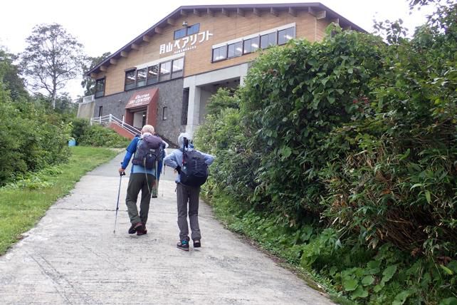 山の仲間と月山に