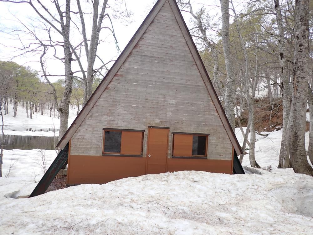 野鳥観察小屋と湖沼