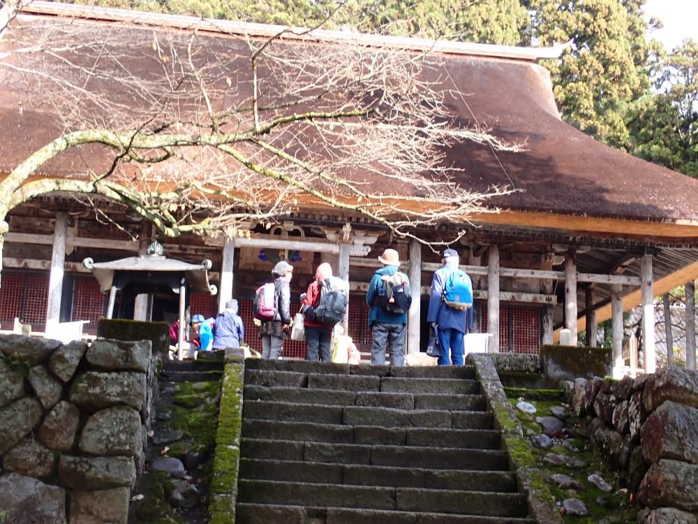 国宝阿弥陀物を内蔵 本堂に礼拝