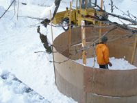 屋根の雪下ろしとかまくら作り