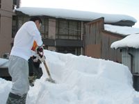 ポンプ庫の雪下ろし