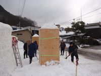 雪灯篭作り