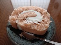 桜のロールケーキ
