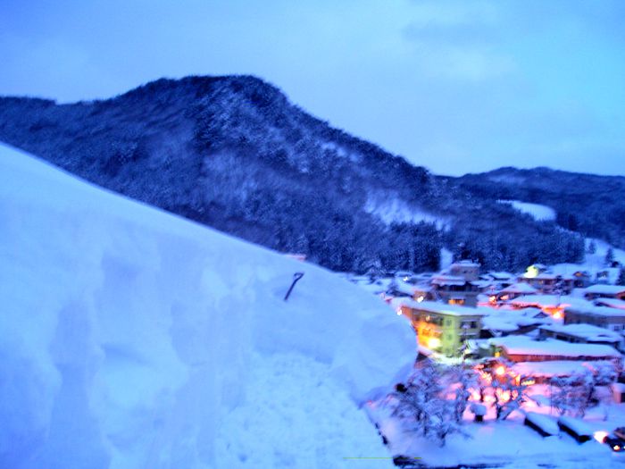 また今日も屋根の雪下ろし